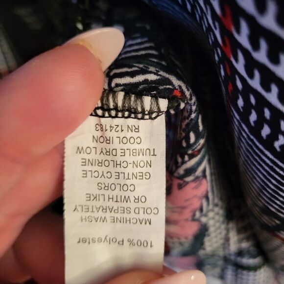 Jon & Anna plaid shell top Size Med - Picture 7 of 8